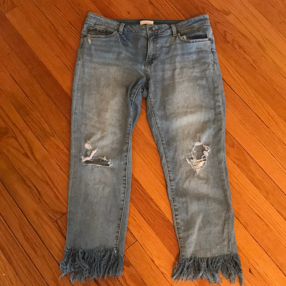 Light wash ripped, fringed jeans